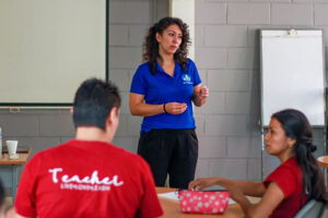 Nelly Fernandez capacitando al personal de NPH | Fundacion NPH