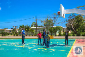 Niños jugando al basquet en NPH Republica Dominicana con el programa Deporte, Salud y Desarrollo | Fundación NPH