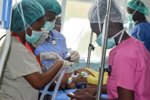 UCI pediatrica en el Hospital St. Damien en Haiti salva la vida de un niño haitiano | Fundación NPH