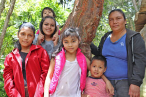 Familia de Guatemala vuelven a vivir juntos como familia gracias al programa NPH UnaFamilia Unida que reintegra a familias