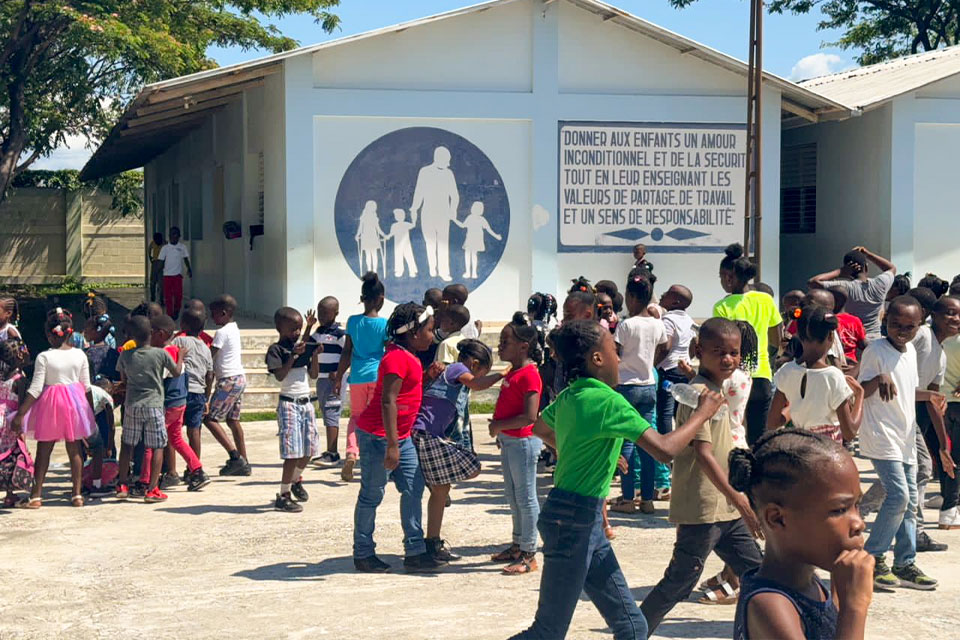Crisis en Haití: Los disturbios, la violencia, la pobreza y la desnutrición siguen amenazando a niños y niñas en Haití.