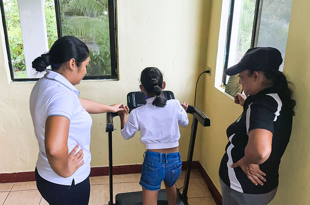 Sofía ahora camina con alegría