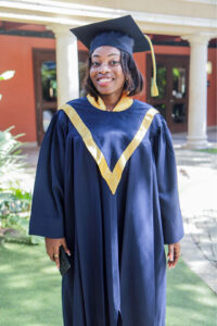 Joven haitiana estudiante de medicina gracias a beca universitaria de NPH