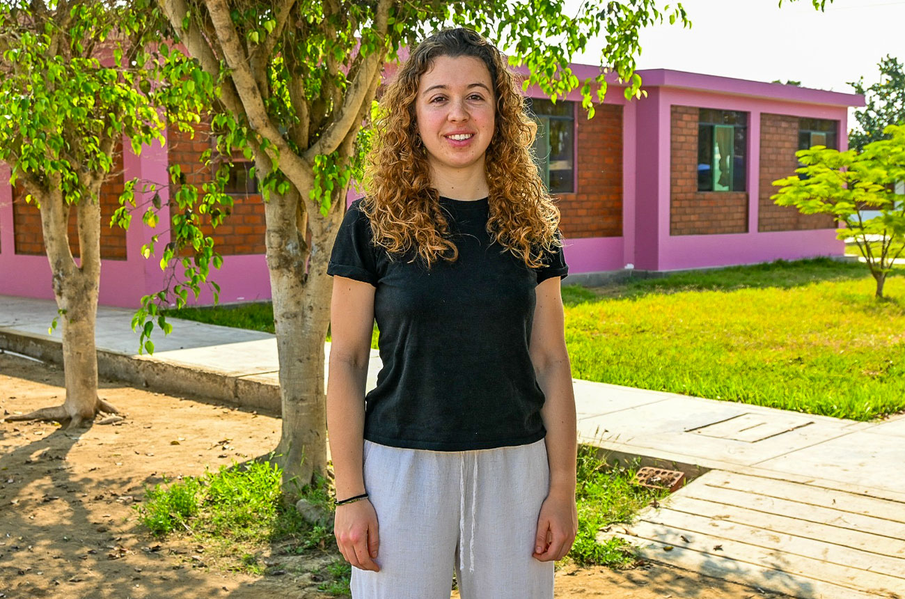 Elia voluntaria española durante su voluntariado en NPH Peru