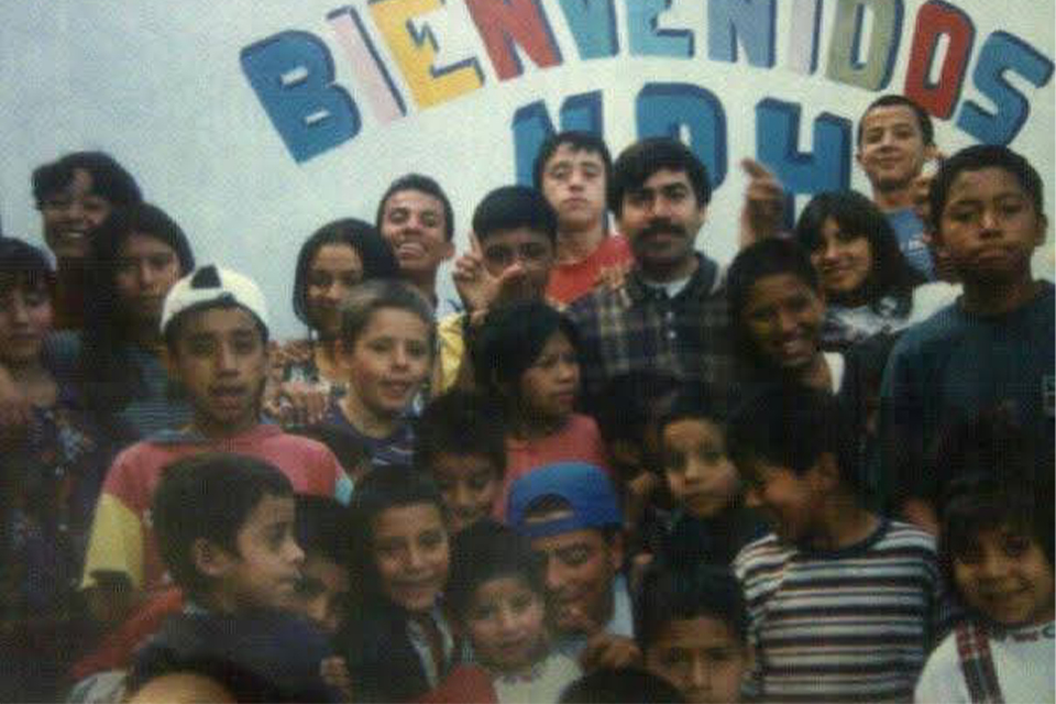 Grupo de niños y niñas de NPH Guatemala en 1997, poco después de la llegada de Moisés a la organización